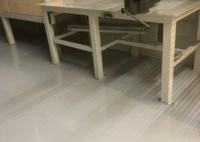 revetement epoxy autolissant local maintenance usine